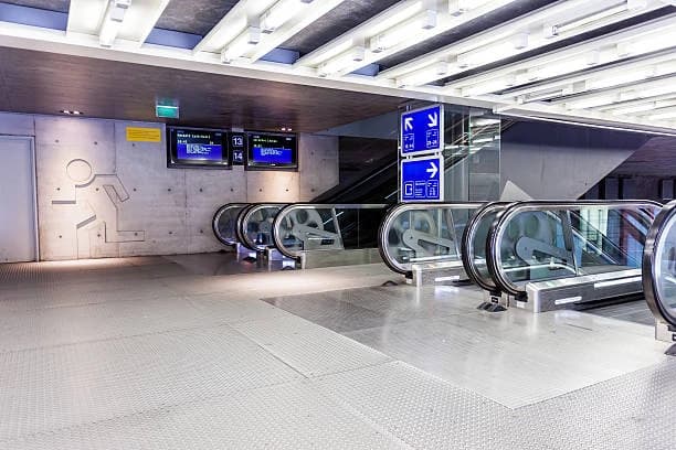 Amstelveenseweg Metro Station thumb 2